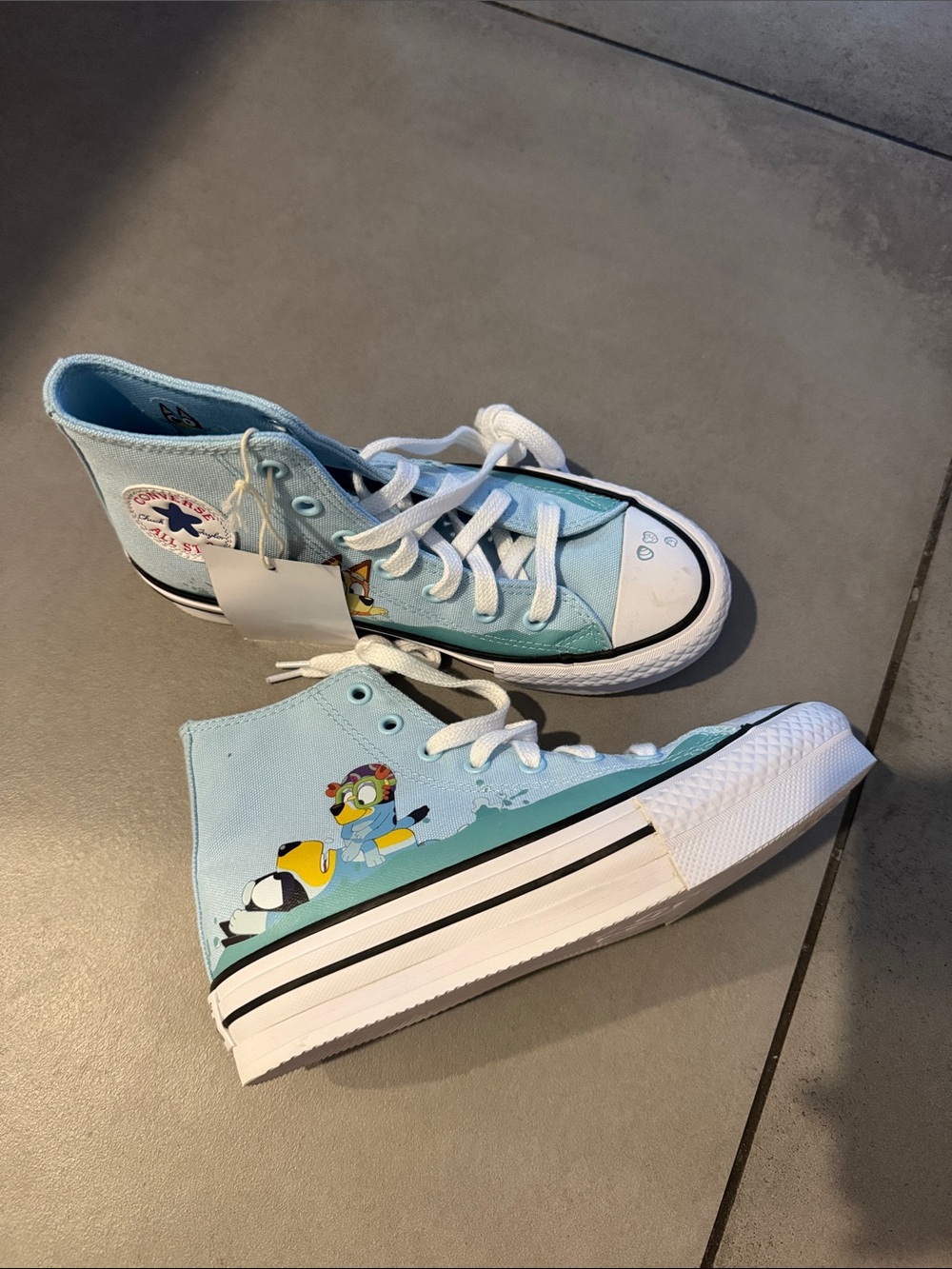 BLUEY CONVERSE YOUTH SIZE3